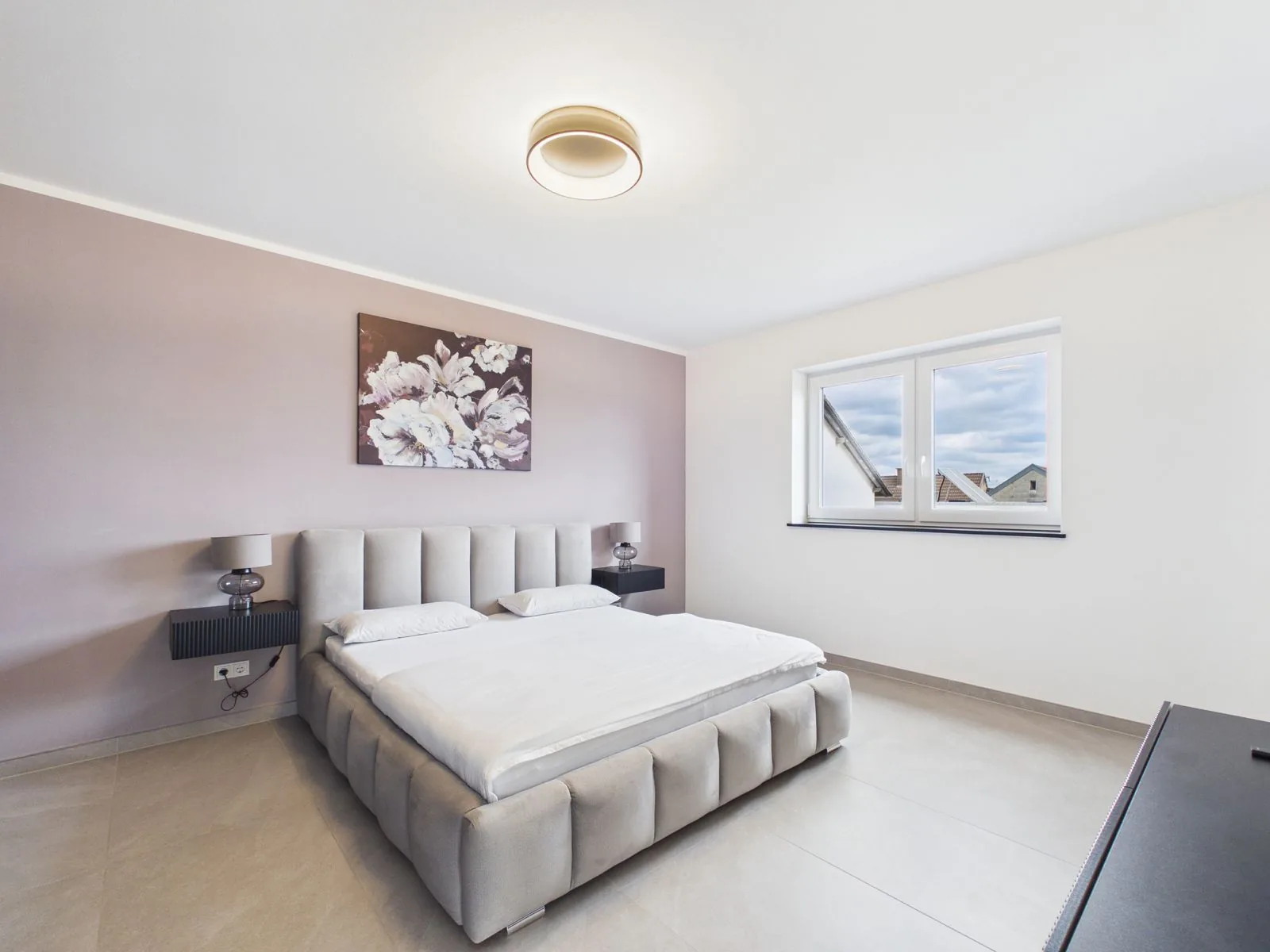Master bedroom, Large Family Residence