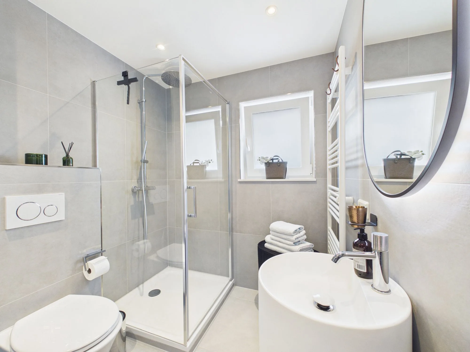 Modern bathroom, Central Comfort Residence